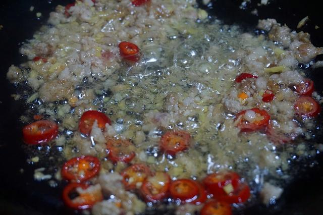 粉條這樣做，勁道爽口，比肉還香，8歲兒子能吃2大碗米飯