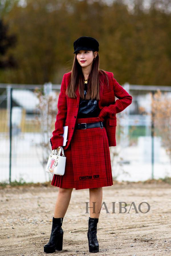 看看巴黎時裝周秀場外街拍達人都是如何帥氣亮相的