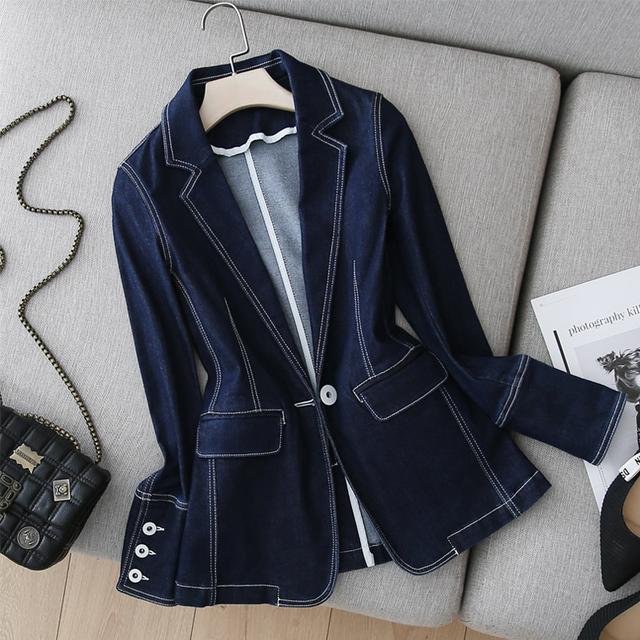 入秋後讓短款西裝外套裝扮出乾練形象