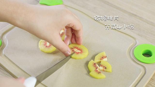 只用1個雞蛋+1杯酸奶，做了一盤甜點，一上桌瞬間吃完了！