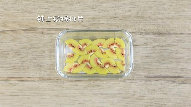 只用1個雞蛋+1杯酸奶，做了一盤甜點，一上桌瞬間吃完了！