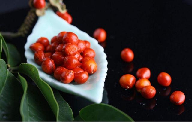 當你的人生破碎了，請用堅強活著來修修補補吧