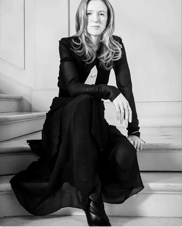 只有Givenchy這個牌子才能做出這些秋天最美的裙子