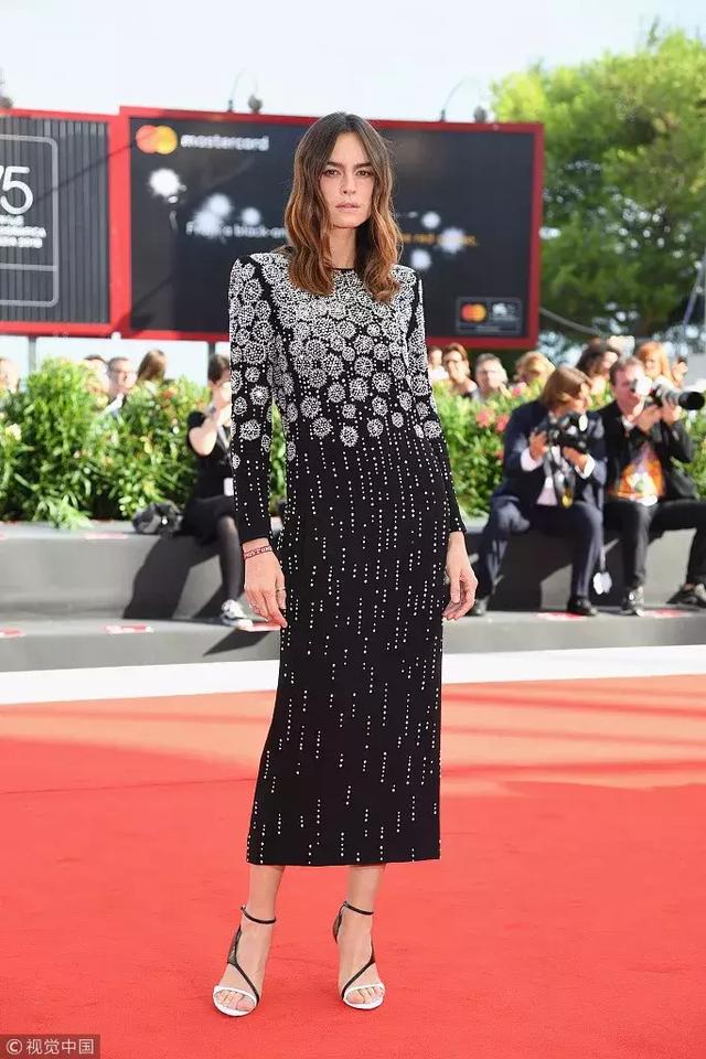 只有Givenchy這個牌子才能做出這些秋天最美的裙子