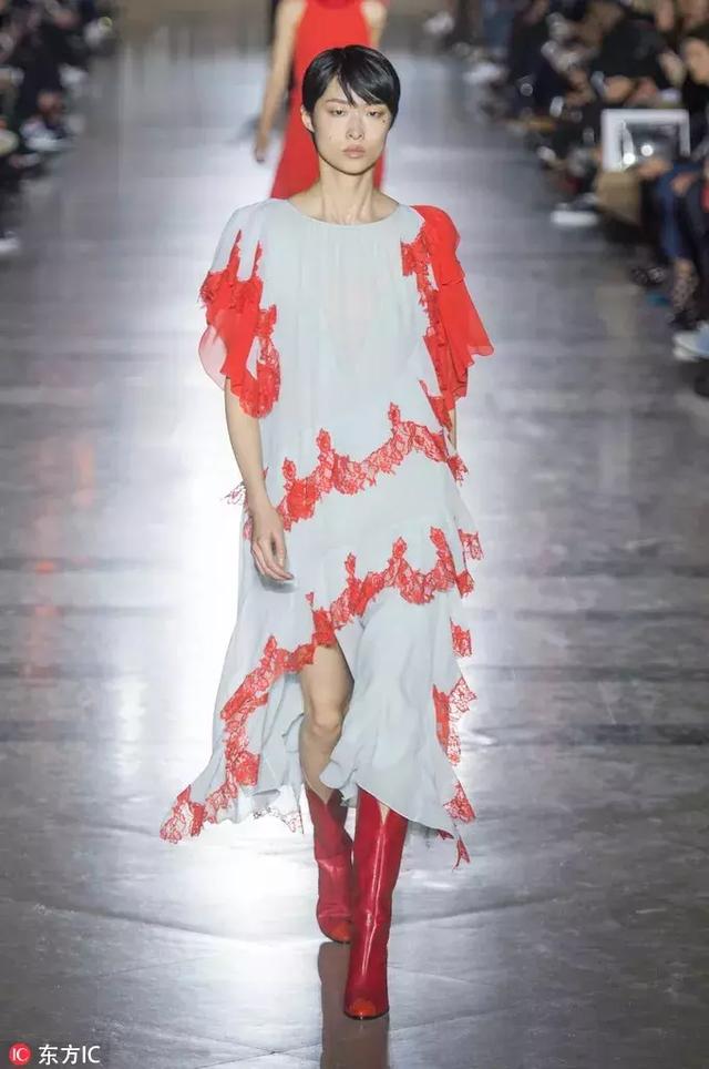 只有Givenchy這個牌子才能做出這些秋天最美的裙子