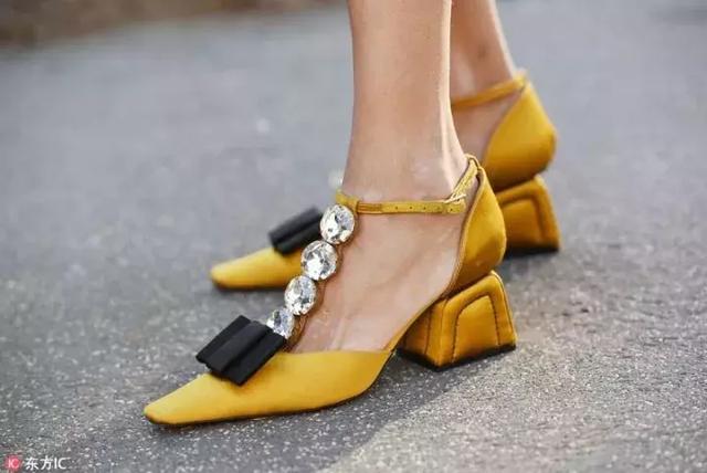 清爽簡單的夏季已經過去，快穿上一雙“寶石鞋”溫柔的走入秋天吧