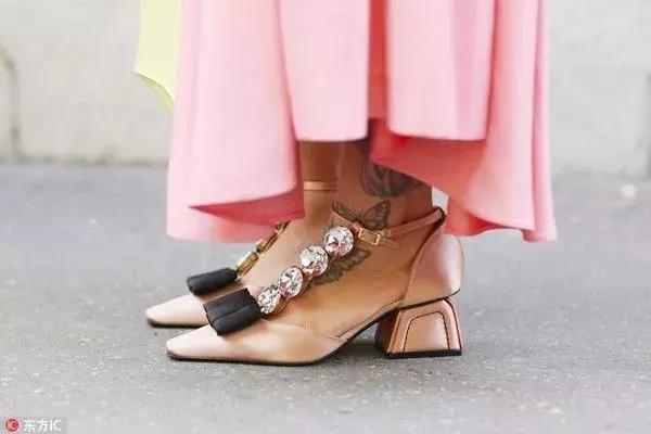 清爽簡單的夏季已經過去，快穿上一雙“寶石鞋”溫柔的走入秋天吧