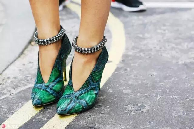 清爽簡單的夏季已經過去，快穿上一雙“寶石鞋”溫柔的走入秋天吧