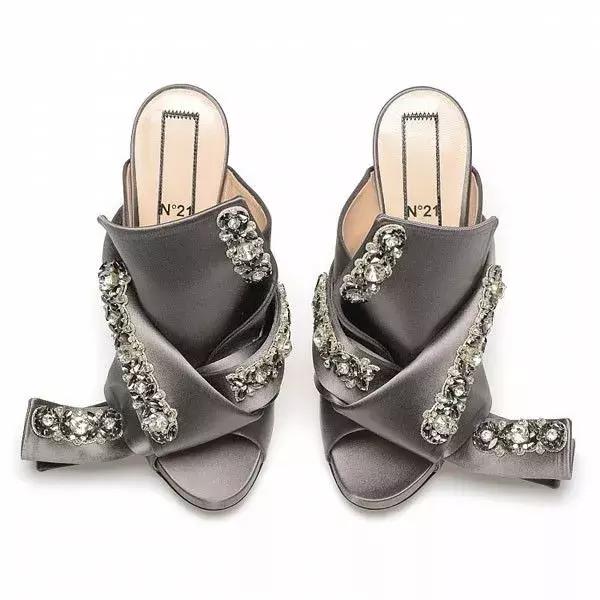 清爽簡單的夏季已經過去，快穿上一雙“寶石鞋”溫柔的走入秋天吧