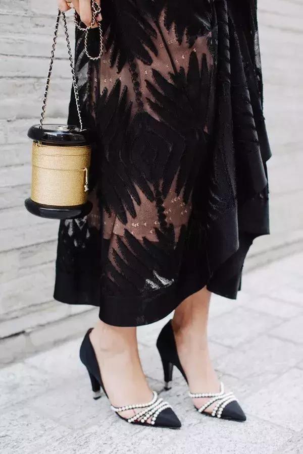 清爽簡單的夏季已經過去，快穿上一雙“寶石鞋”溫柔的走入秋天吧