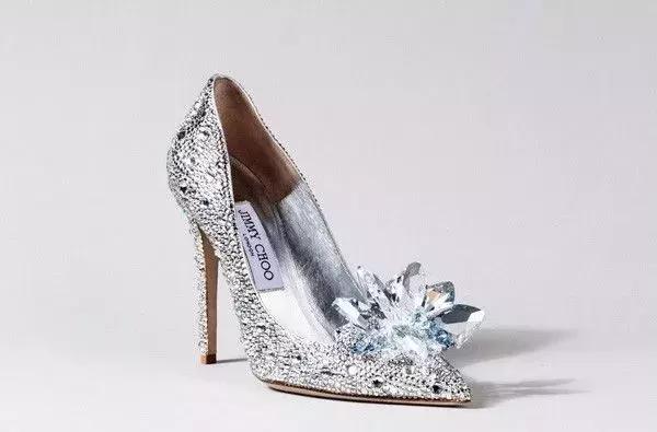 清爽簡單的夏季已經過去，快穿上一雙“寶石鞋”溫柔的走入秋天吧