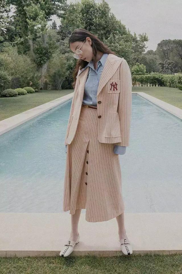 這些時髦的搭配可以證明這1雙鞋真的可以抵10雙穿