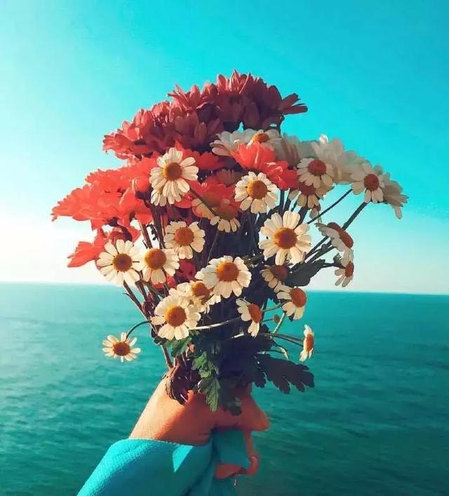 不能給予笑容的人，最需要笑容