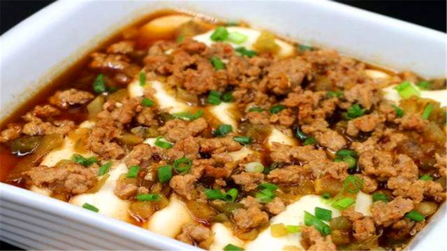 豆腐還可以這樣吃，放在鍋上蒸幾分鐘，鮮嫩美味還有營養