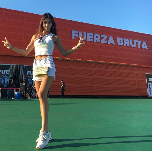 38歲辣媽健身勵志，曲線迷人腹肌清晰，舉鐵前後身材大不同