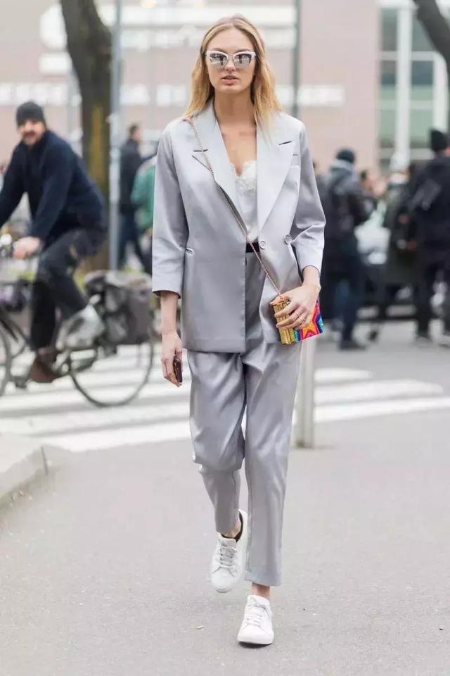 去年的外套今年怎麼穿更時髦？ 這三件內搭來叫醒