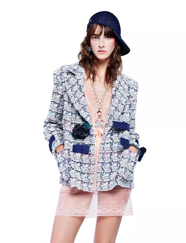 去年的外套今年怎麼穿更時髦？ 這三件內搭來叫醒