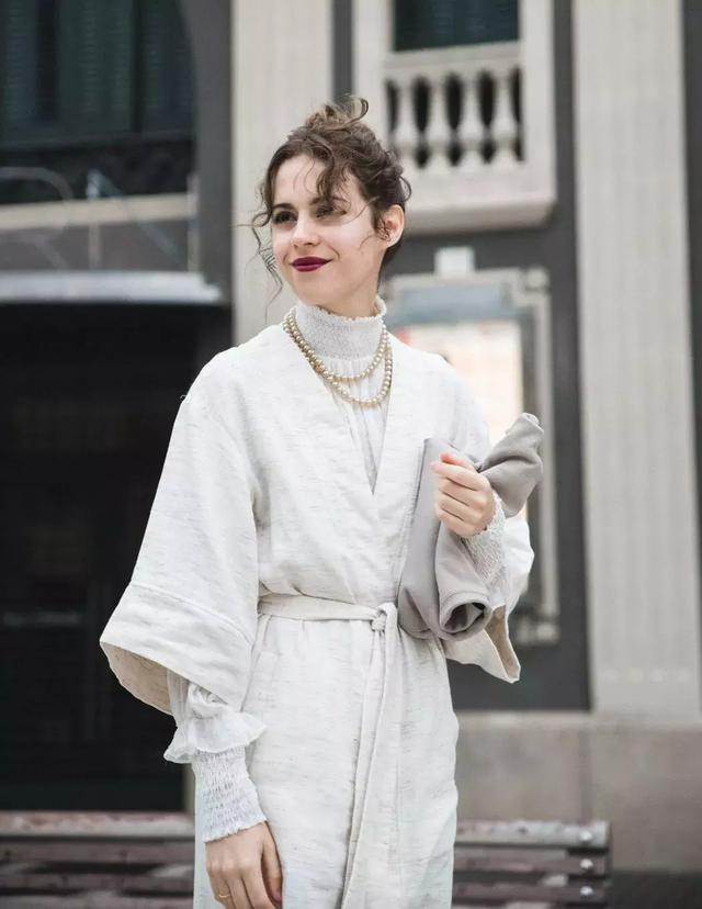 去年的外套今年怎麼穿更時髦？ 這三件內搭來叫醒