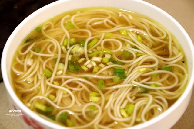 大家一定不要錯過這碗麵，做法超簡單，味道超鮮美，連湯都要喝光