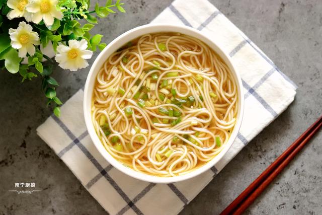 大家一定不要錯過這碗麵，做法超簡單，味道超鮮美，連湯都要喝光