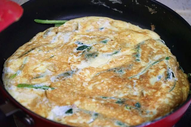 你不知道的鍋塌菠菜，原來這麼香，攤一張小娃搶著吃，做一次不夠