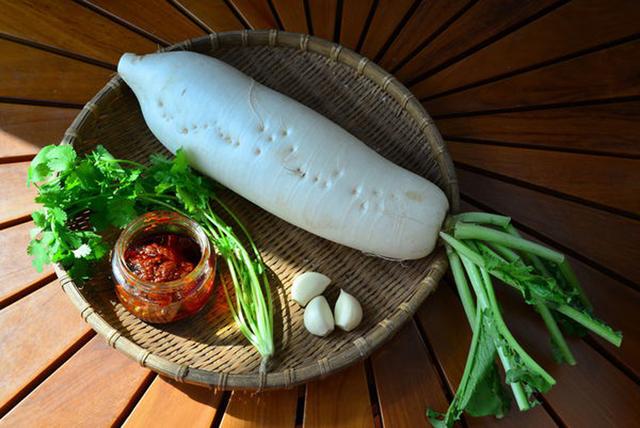 蘿蔔又出新做法了，家裡來客人上一碗，既有面子又好吃開胃！