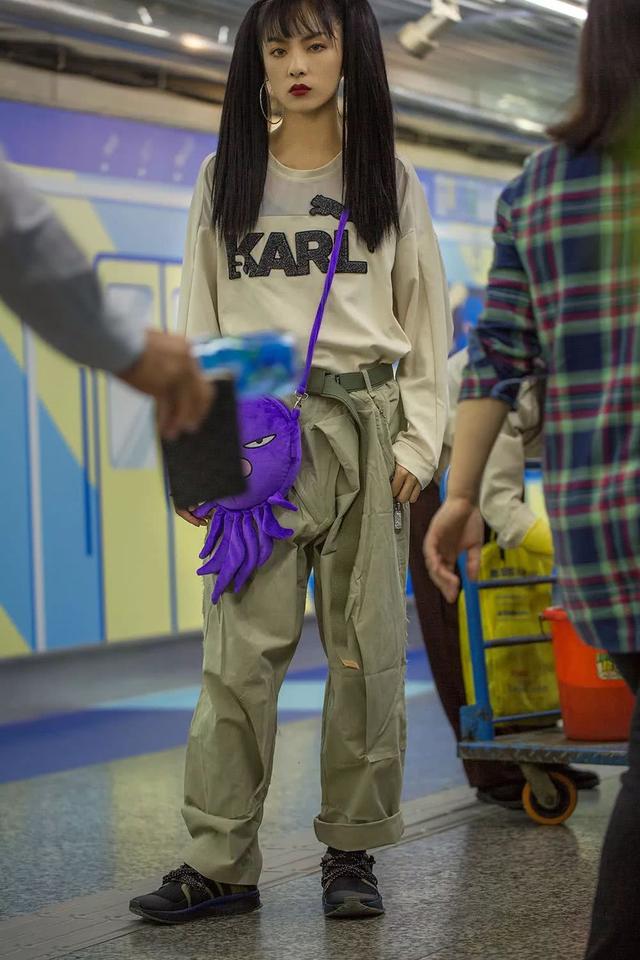 香奈兒設計師跟PUMA搞聯名？ 試穿完竟然有點好看！