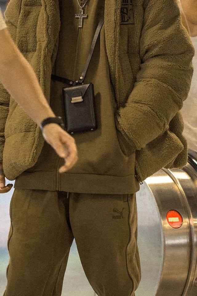 香奈兒設計師跟PUMA搞聯名？ 試穿完竟然有點好看！