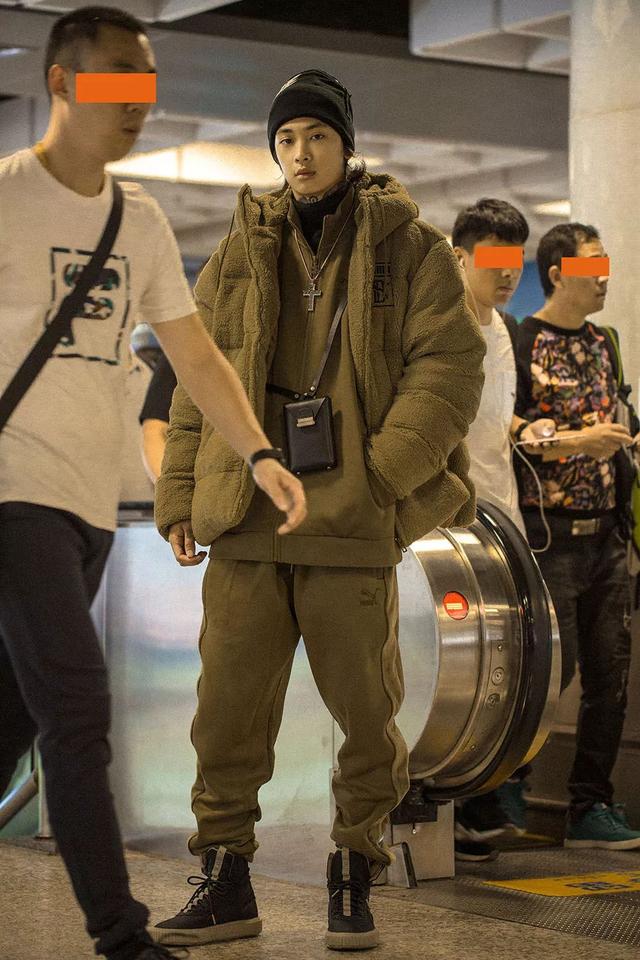 香奈兒設計師跟PUMA搞聯名？ 試穿完竟然有點好看！