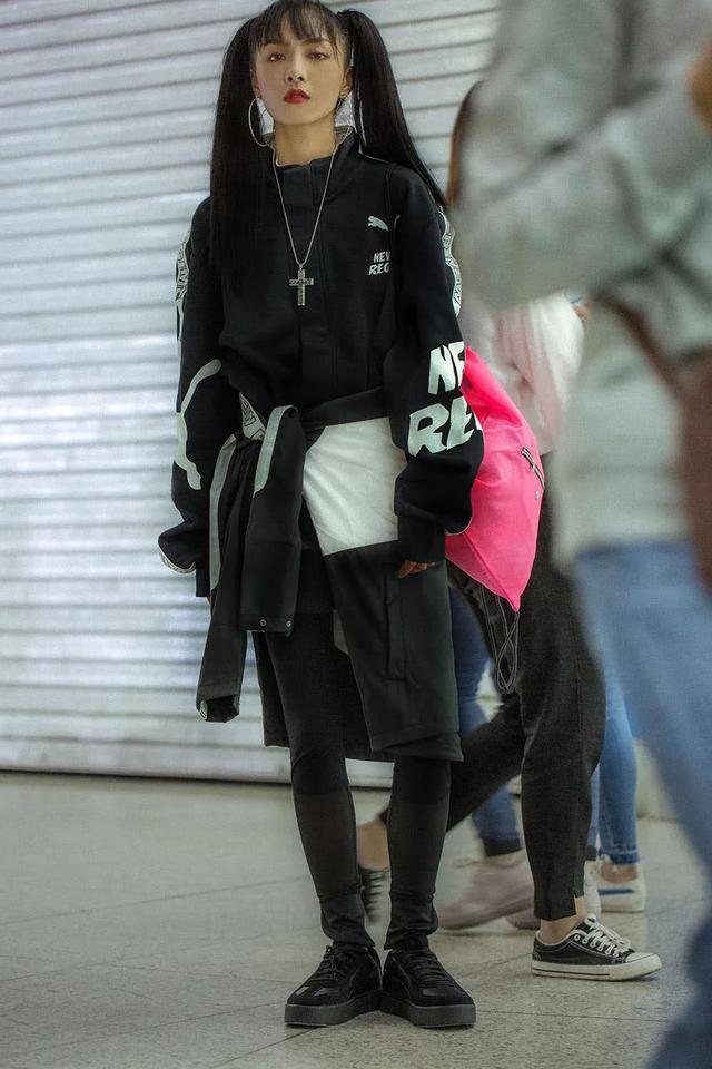 香奈兒設計師跟PUMA搞聯名？ 試穿完竟然有點好看！