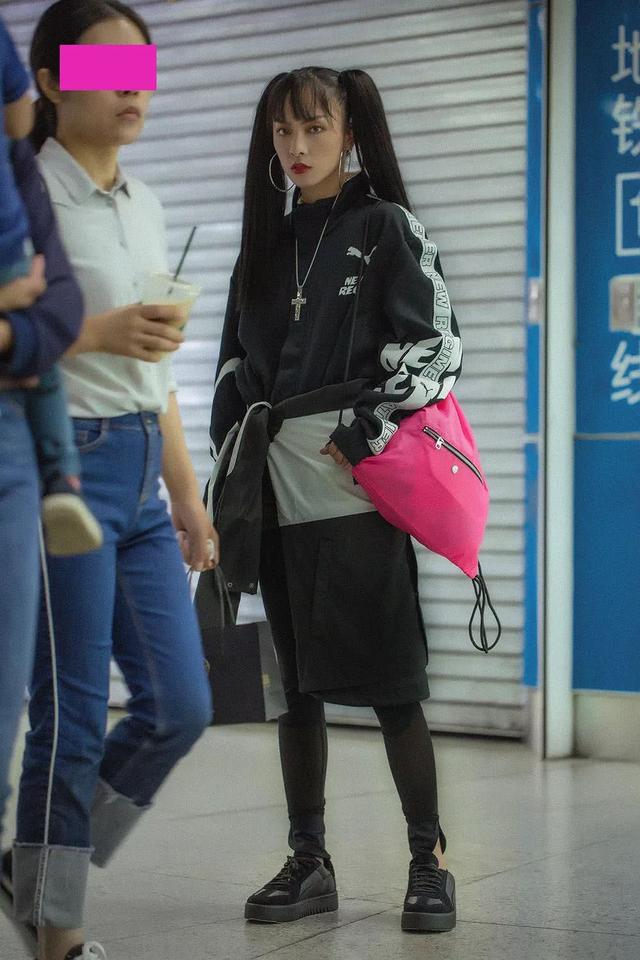 香奈兒設計師跟PUMA搞聯名？ 試穿完竟然有點好看！