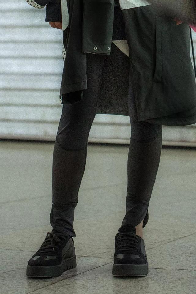 香奈兒設計師跟PUMA搞聯名？ 試穿完竟然有點好看！