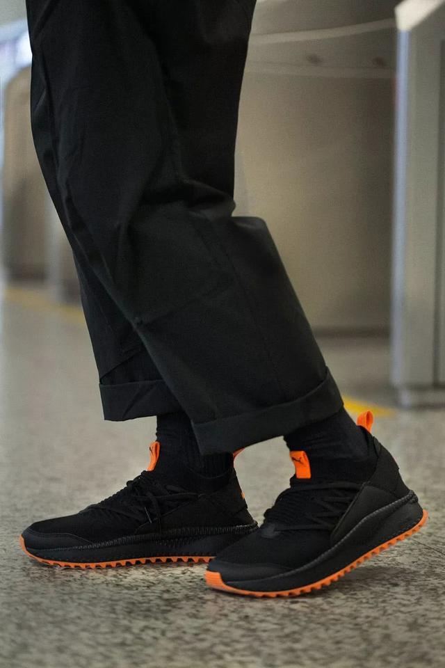 香奈兒設計師跟PUMA搞聯名？ 試穿完竟然有點好看！