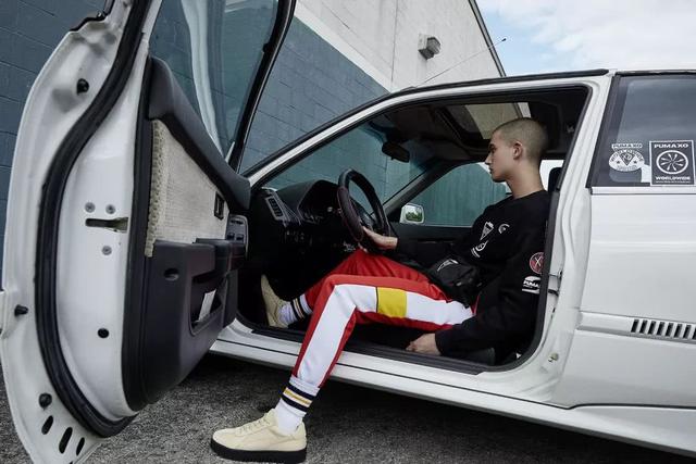 香奈兒設計師跟PUMA搞聯名？ 試穿完竟然有點好看！