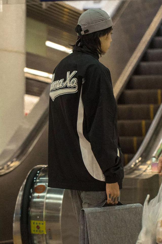 香奈兒設計師跟PUMA搞聯名？ 試穿完竟然有點好看！