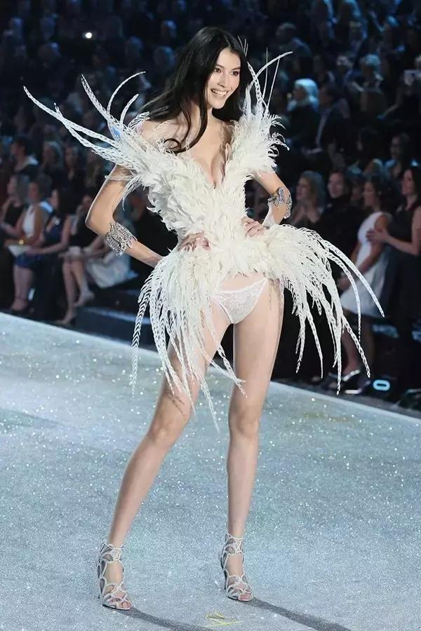 什麼樣的美鞋才配得上她們的美腿？ 現在你也可以擁有