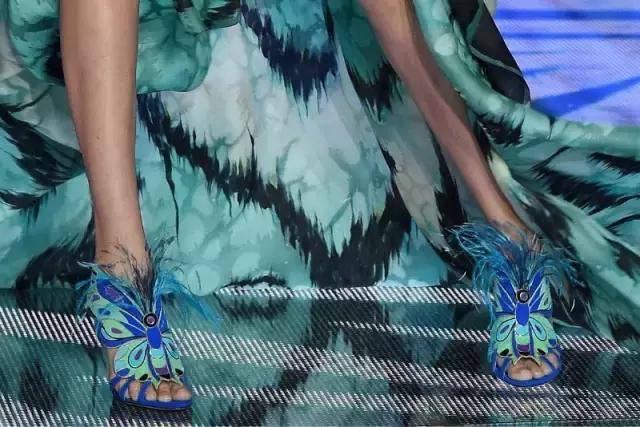 什麼樣的美鞋才配得上她們的美腿？ 現在你也可以擁有