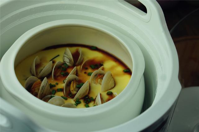 這道菜，燉一燉10分鐘就上桌，原汁原味的鮮，好吃特下飯！