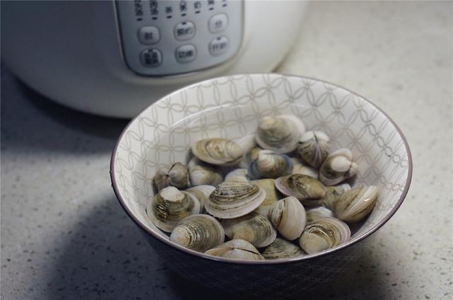 這道菜，燉一燉10分鐘就上桌，原汁原味的鮮，好吃特下飯！