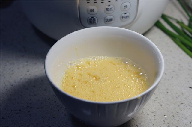 這道菜，燉一燉10分鐘就上桌，原汁原味的鮮，好吃特下飯！