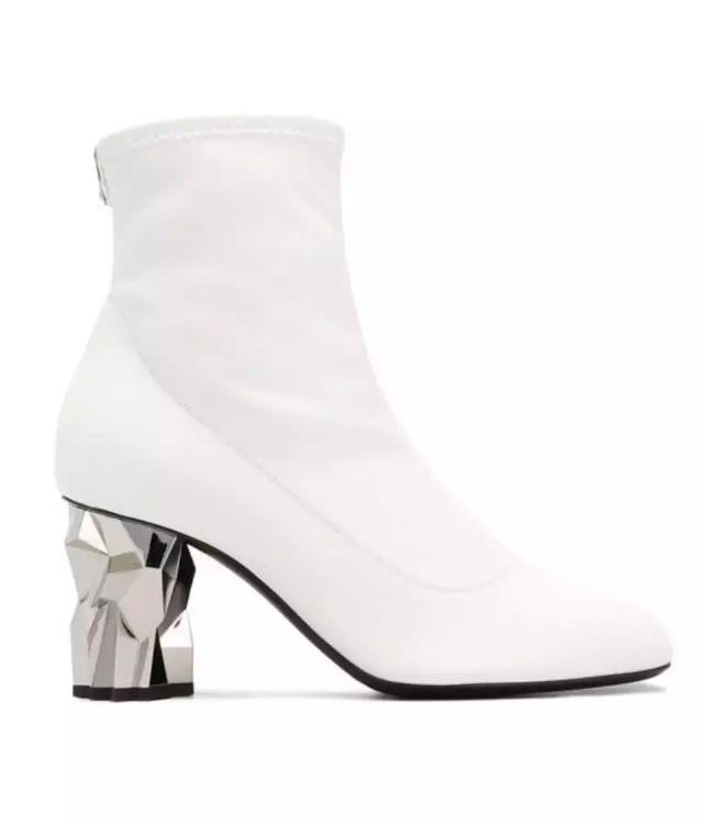 這個秋冬最好看的50雙短靴清單來了！ 照著買讓這個冬天又美又溫暖