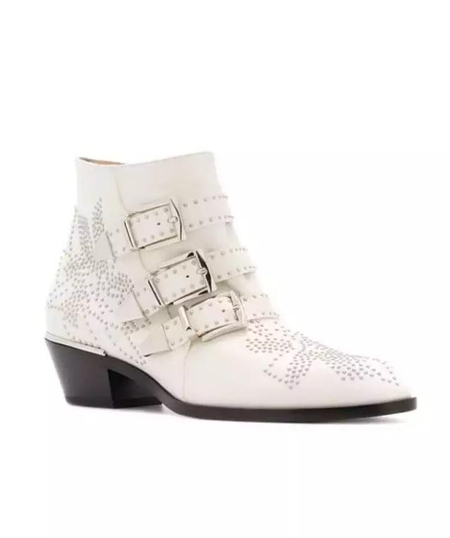 這個秋冬最好看的50雙短靴清單來了！ 照著買讓這個冬天又美又溫暖