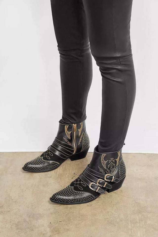 這個秋冬最好看的50雙短靴清單來了！ 照著買讓這個冬天又美又溫暖