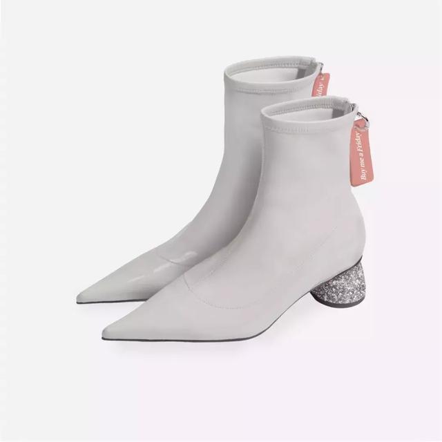 這個秋冬最好看的50雙短靴清單來了！ 照著買讓這個冬天又美又溫暖