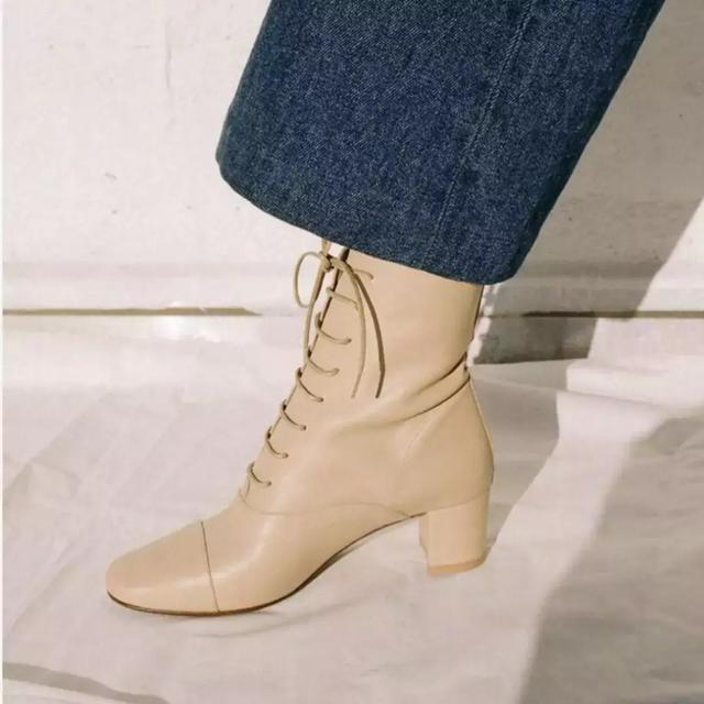 這個秋冬最好看的50雙短靴清單來了！ 照著買讓這個冬天又美又溫暖