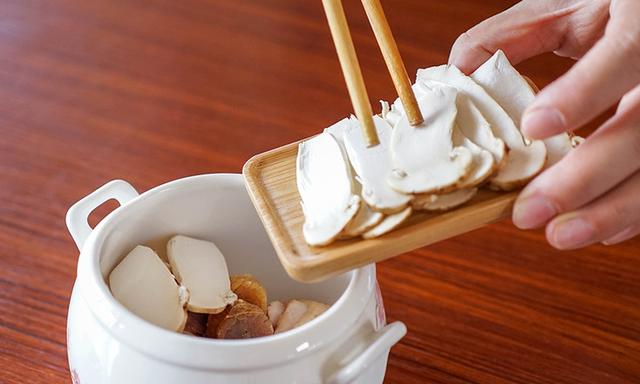 秋冬兩季，多做這湯，美味滋補，遠離手腳冰涼，女人不可錯過