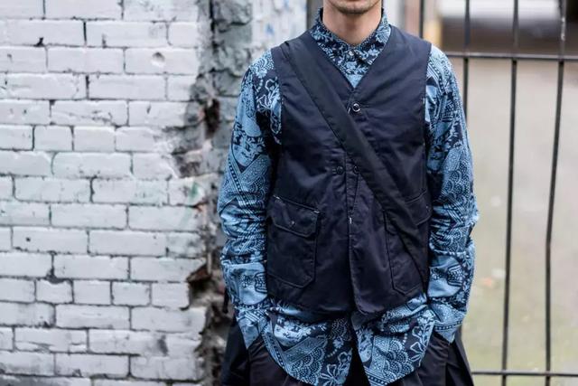 只要疊搭一件襯衣，就能把冬天所有的外套穿得帥氣有型！