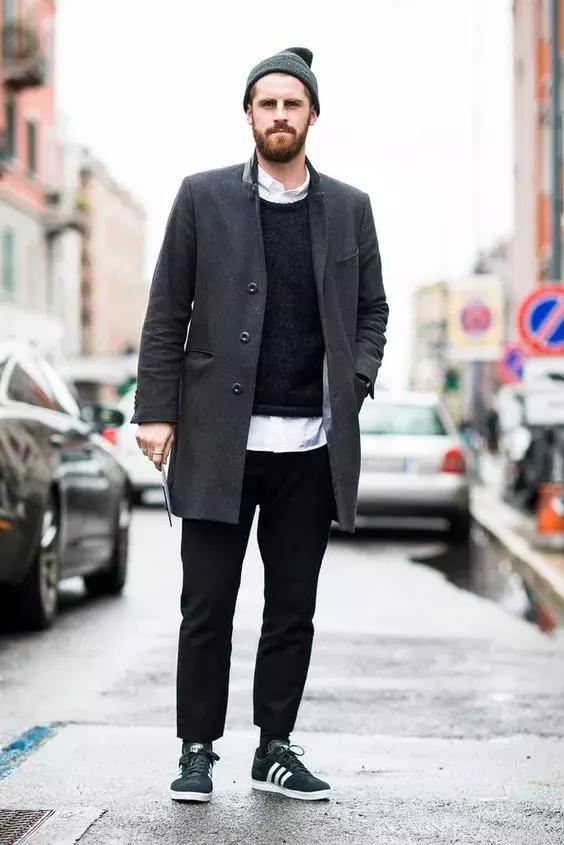 只要疊搭一件襯衣，就能把冬天所有的外套穿得帥氣有型！