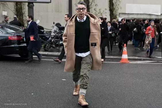 只要疊搭一件襯衣，就能把冬天所有的外套穿得帥氣有型！