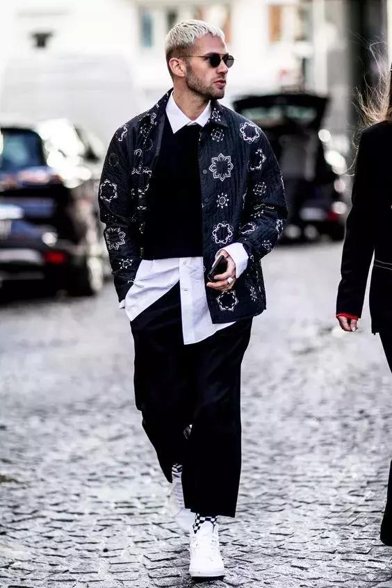 只要疊搭一件襯衣，就能把冬天所有的外套穿得帥氣有型！